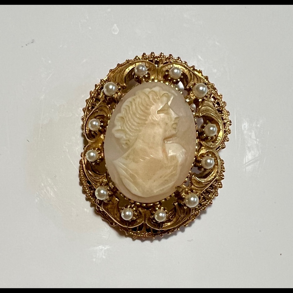 Cameo brooch